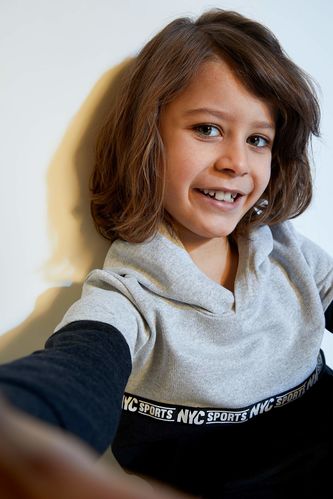 Erkek Çocuk Renk Bloklu Yazı Baskılı Sweatshirt