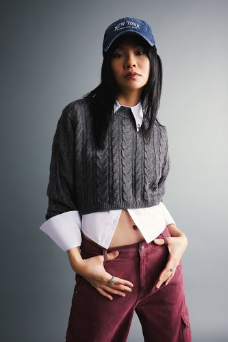 Пуловер стандартного крою з круглим вирізом трикотажний для жінок