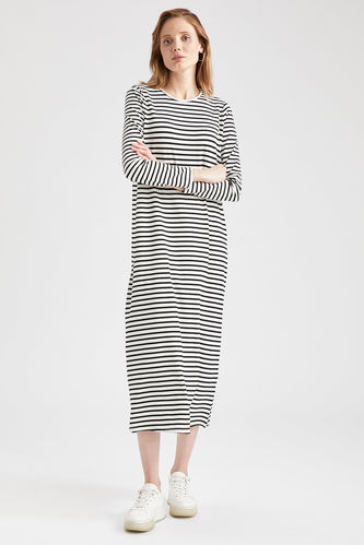 Modest- Relaxed Fit Long-Sleeved Knitted Dress