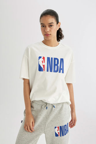 تي شيرت اوفر سايز مطبوع برقبة مستديرة من  NBA