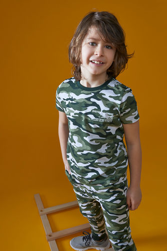 T-shirt à motif camouflage pour garçon