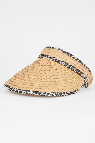 قبعة نسائية من القش مزخرفة بنقشة جلد الفهد
