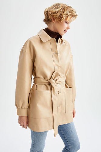 Manteau en similicuir coupe régulière avec poche détaillée