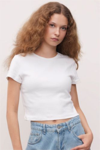 Woman White Slim Fit Ribana Short Sleeve T-Shirt