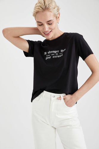 Gothic Letter Print Relax Fit T-Shirt
