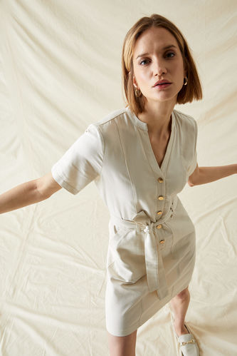 Regular Waist Short-Sleeved Slim Fit Woven Dress