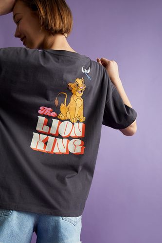 تي شيرت مطبوع قصة فضفاضة بياقة مستديرة مرخص من Lion King