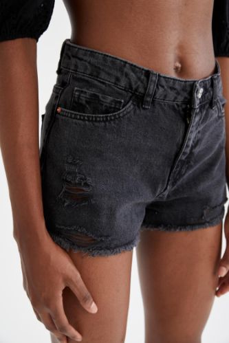 Short jean boyfriend femme sale