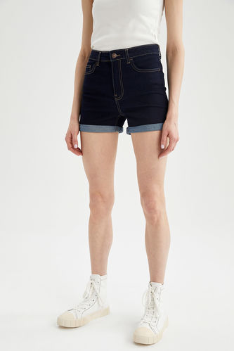 Katlama Detaylı Slim Fit Mini Jean Şort