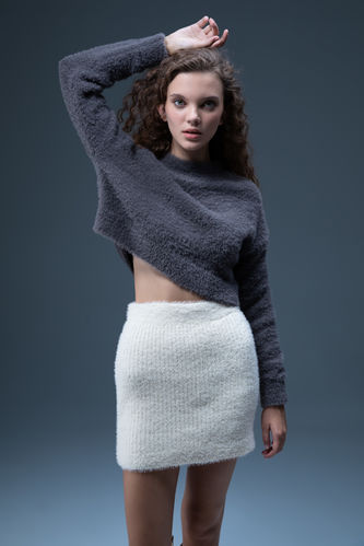 Пуловер стандартного кроя с воротником стойкой для женщин