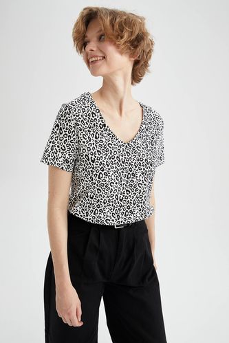 Wide Hem Short-Sleeved Regular Fit V-Neck Leopard Print T-Shirt