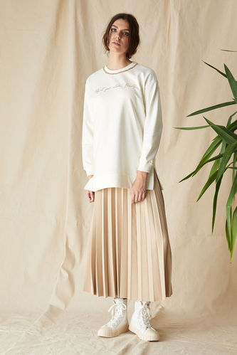 Modest- Elastic Band Relaxed Fit Woven Ribbed Skirt