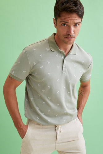 T-shirt coupe classique à manches courtes et col polo à motif palmier