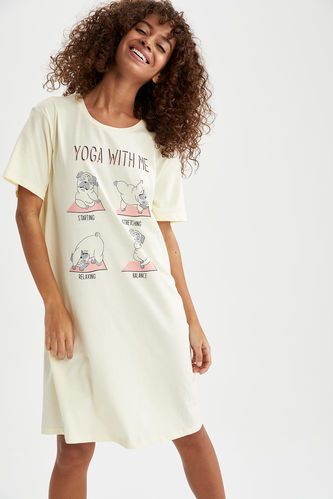 Chemise de nuit à manches courtes imprimée à slogan