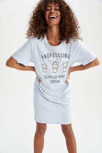 Chemise de nuit à manches courtes imprimée à slogan Relax Fit