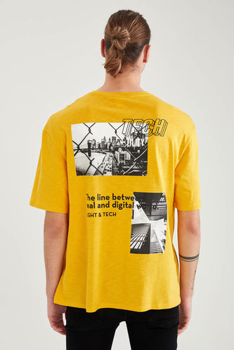 Short-Sleeved Oversize Crew Neck Graphic T-Shirt