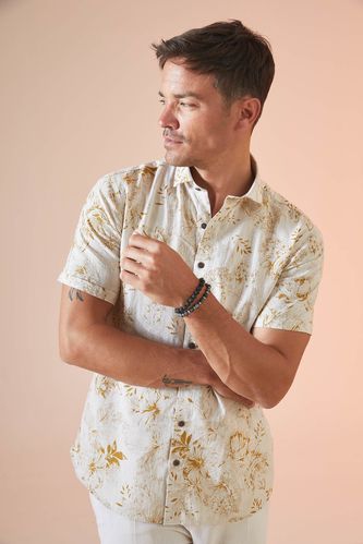 Chemise à manches courtes en mélange de lin à motif floral et coupe moderne