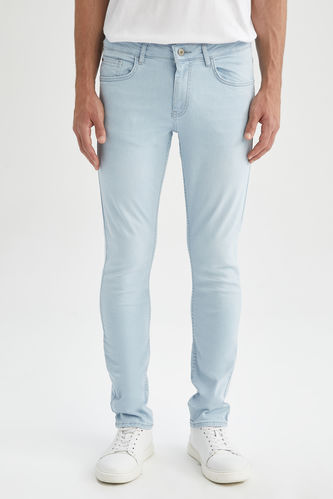 Skinny Fit Jeans mit normalem Bund