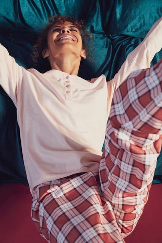 Fall in Love Regular Fit Kareli Geri Dönüşümlü Uzun Kollu Pijama Takım
