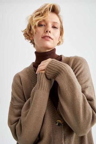 Button Front V Necked Knitted Cardigan