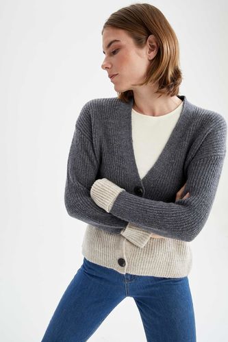 Cardigan en tricot boutonné à col en V et blocs de couleurs