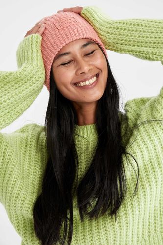 Bonnet en tricot étiqueté