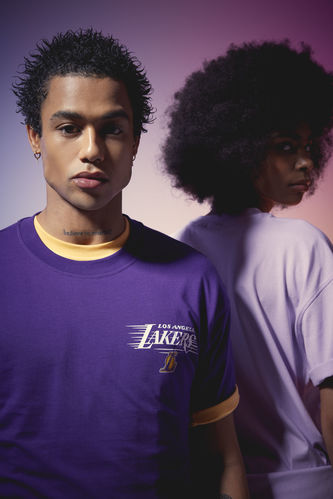 Defacto Fit NBA Los Angeles Lakers Licensed Oversize Fit Crew Neck T-Shirt
