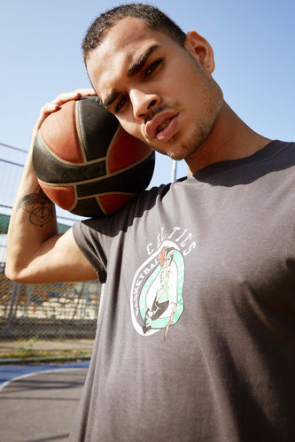 T-shirt à manches courtes et col rond sous licence NBA Boston Celtics sous licence