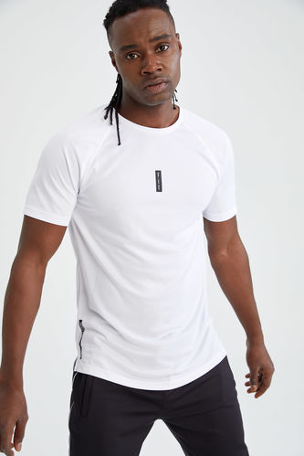 T-shirt de sport en tissu technique à imprimé de lettres à col ras du cou et coupe ajustée