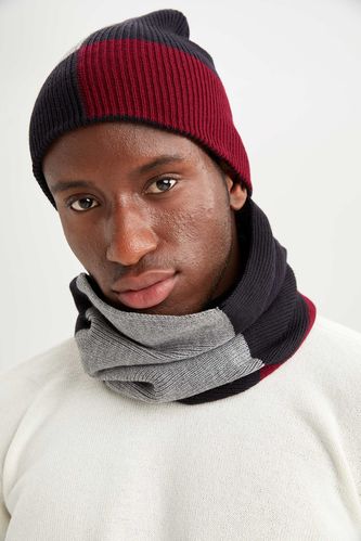 Block Patterned Knitted Neck Scarf And Beret