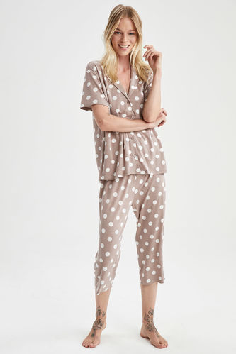 Ensemble de pyjama capri coupe décontractée avec haut à col chemise et taille élastique