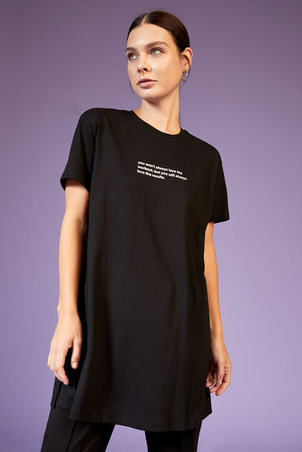 Relax Fit Slogan Baskılı Yırtmaçlı Kısa Kollu Tunik Tişört