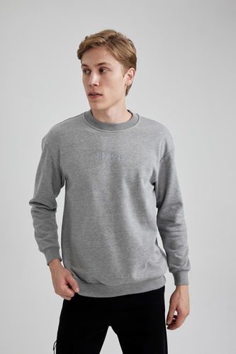Boxy Fit Long Sleeve Sweatshirt