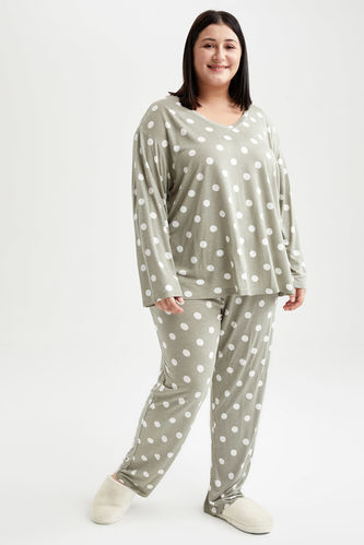 V Yaka Desenli Relax Fit Uzun Kollu Büyük Beden Pijama Takımı