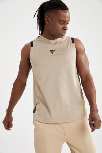 Under armour fitted outlet sleeveless shirt