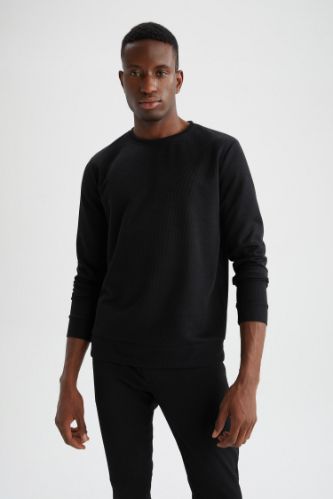 long sleeve black sweatshirt