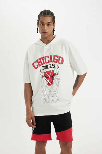 DeFactoFit NBA Chicago Bulls Oversize Fit Kapüşonlu Kısa Kollu Tişört