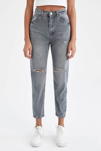 Mom Fit High Waisted Ankle Jeans