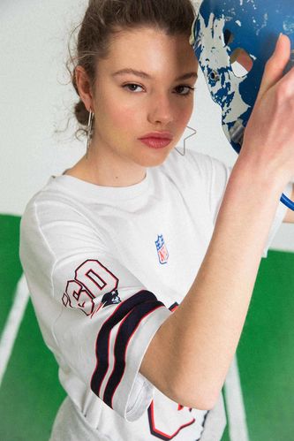 Cool Oversize Fit NFL New England Patriots Crew Neck Short Sleeve T-Shirt