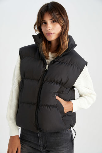 Relax Fit Stand Collar Basic Pocket Puffer Vest