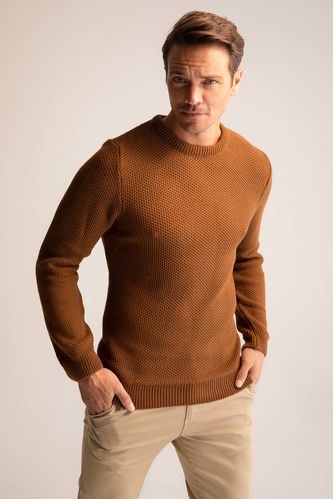 Пуловер приталенного кроя с круглым вырезом для мужчин