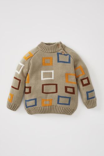 Пуловер стандартного кроя с круглым вырезом с геометрическим принтом