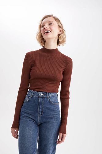Пуловер приталеного крою напівводолазка для жінок
