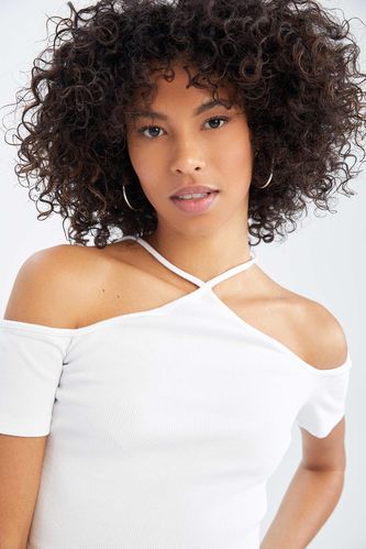 White WOMAN Slim Fit Cross Strap Short Sleeve Camisole Crop