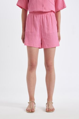 شورت كابري قصة عادية بخصر عادي بساق قصير