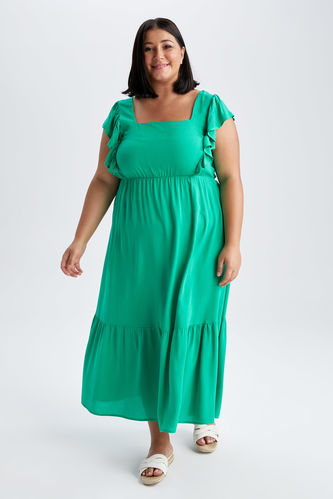 فستان متوسط ​​الطول من DF Plus بأكمام قصيرة و مكشكشة بياقة مربعة من قماش مجعد