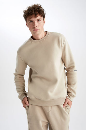 Standard Fit Long Sleeve Sweatshirt