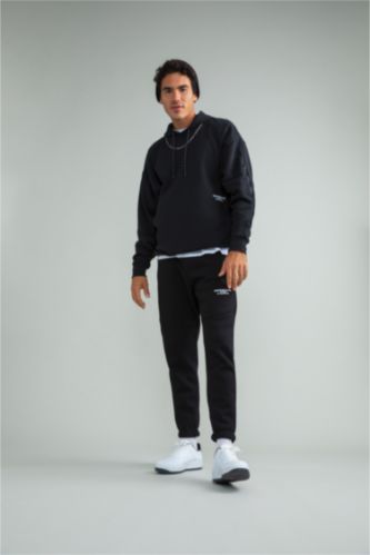 رجال أسود Regular Fit Trousers