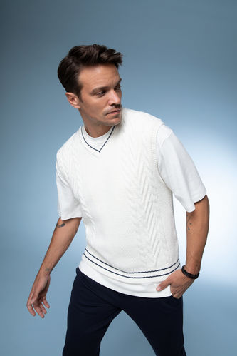 Пуловер стандартного кроя с V-образным вырезом для мужчин
