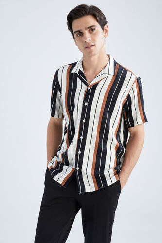 Regular Fit Top Collar Line Pattern Short Sleeve Shirt